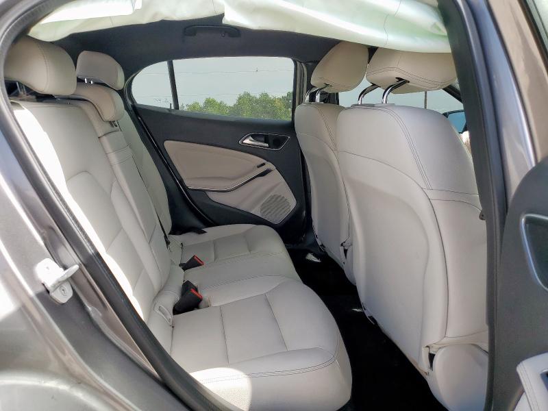 WDCTG4EB5JJ438268 - 2018 MERCEDES-BENZ GLA 250 Gri fotoğraf 11