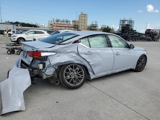 1N4AL4CV2PN304041 - 2023 NISSAN ALTIMA SR SILVER photo 3