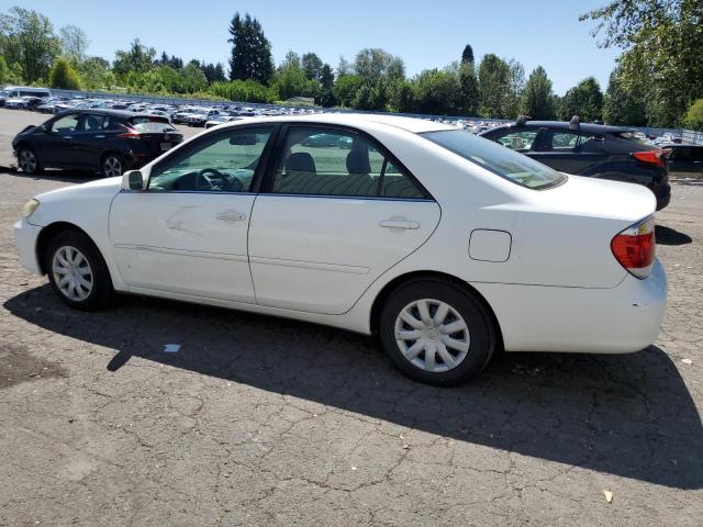 4T1BE32K15U544108 - 2005 TOYOTA CAMRY LE WHITE photo 2