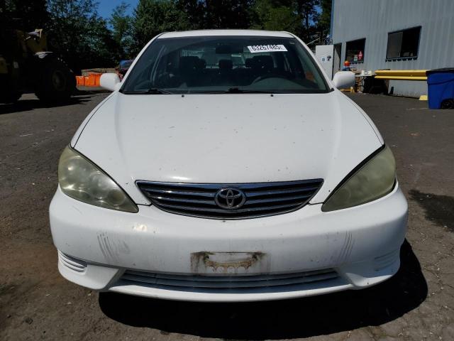 4T1BE32K15U544108 - 2005 TOYOTA CAMRY LE WHITE photo 5