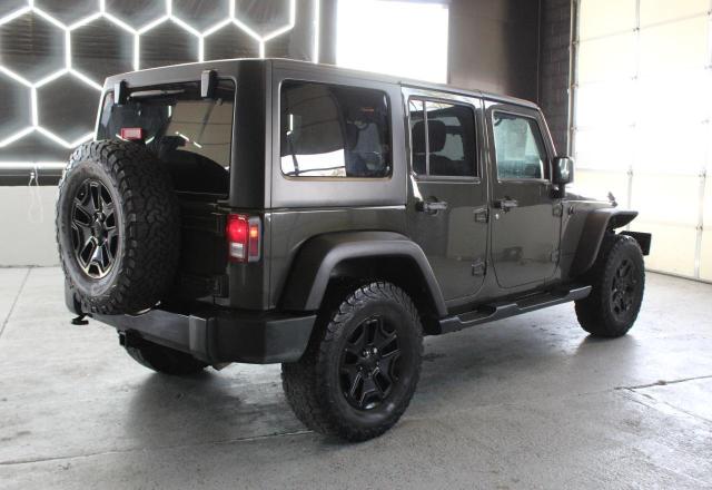 1C4BJWDG9FL670329 - 2015 JEEP WRANGLER U SPORT GRAY photo 3