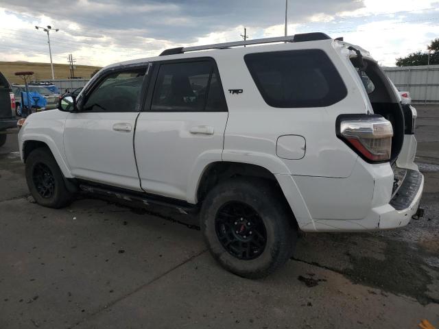JTEBU5JR1J5580513 - 2018 TOYOTA 4RUNNER SR5/SR5 PREMIUM WHITE photo 2