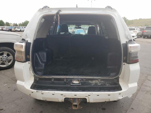JTEBU5JR1J5580513 - 2018 TOYOTA 4RUNNER SR5/SR5 PREMIUM WHITE photo 6