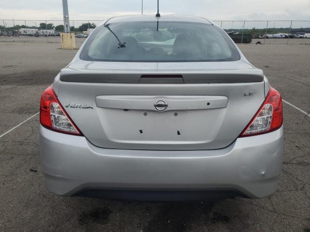 3N1CN7AP5JL883202 - 2018 NISSAN VERSA S SILVER photo 6