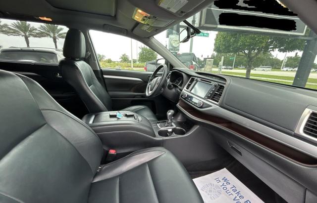 5TDKKRFH0FS088770 - 2015 TOYOTA HIGHLANDER XLE 银色 照片 5