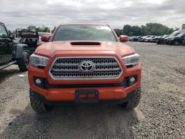 3TMCZ5AN6HM102339 - 2017 TOYOTA TACOMA DOUBLE CAB ORANGE photo 5
