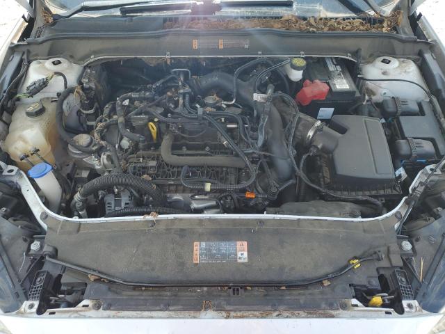 3FA6P0HD0JR266543 - 2018 FORD FUSION SE WHITE photo 11