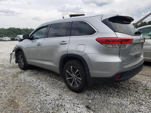 5TDKZRFH9JS534242 - 2018 TOYOTA HIGHLANDER SE SILVER photo 2