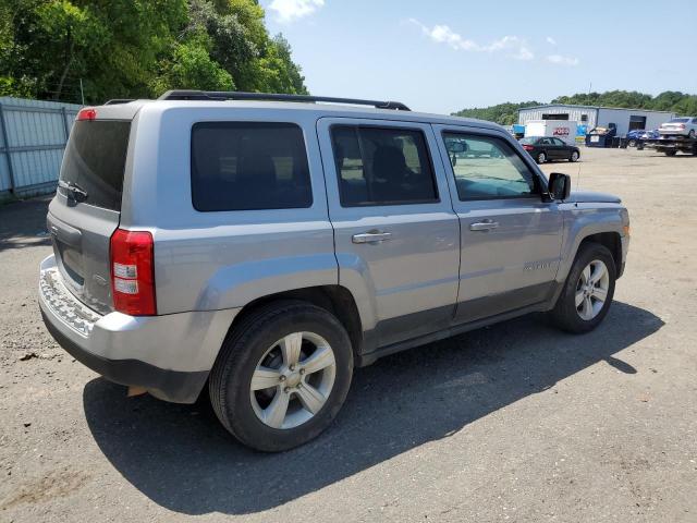 1C4NJPFB9HD160581 - 2017 JEEP PATRIOT LATITUDE SILVER photo 3