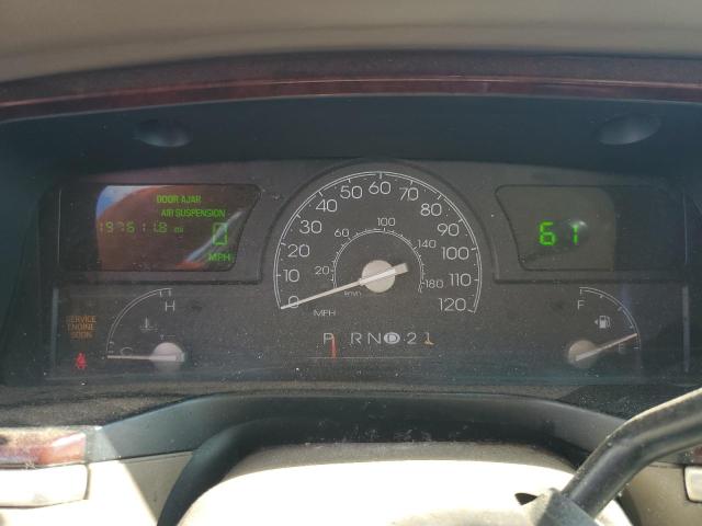 1LNHM81W04Y660213 - 2004 LINCOLN TOWN CAR EXECUTIVE Weiß Foto 9