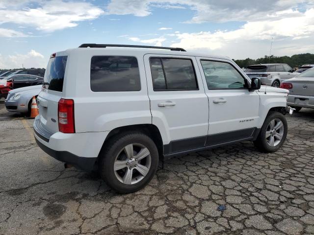 1C4NJPFB1FD400655 - 2015 JEEP PATRIOT LATITUDE WHITE photo 3