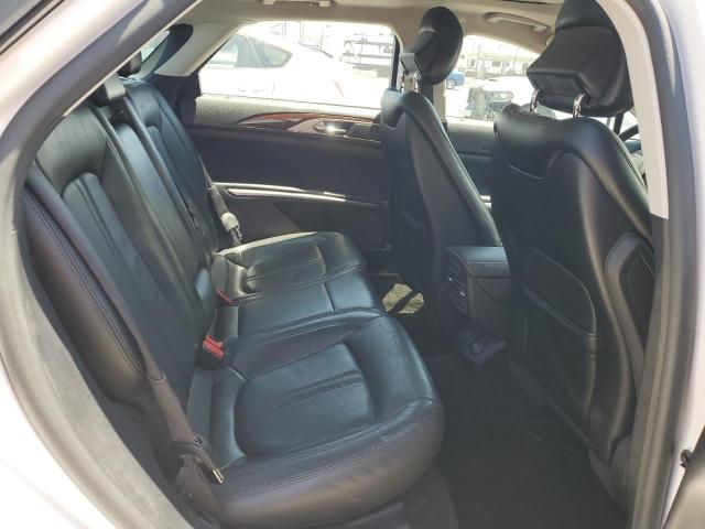 3LN6L2GK8GR611114 - 2016 LINCOLN MKZ WHITE photo 10