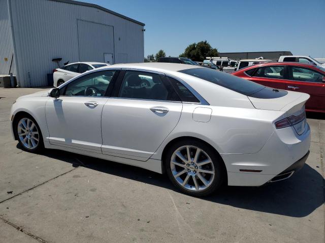 3LN6L2GK8GR611114 - 2016 LINCOLN MKZ WHITE photo 2