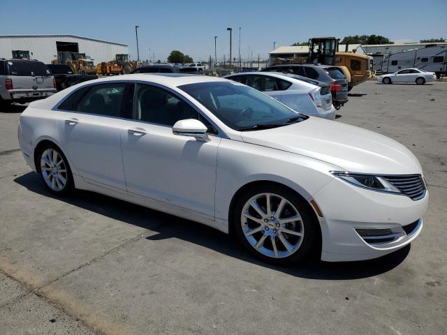 3LN6L2GK8GR611114 - 2016 LINCOLN MKZ WHITE photo 4