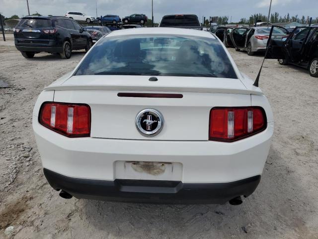 1ZVBP8AM5C5211560 - 2012 FORD MUSTANG 2D WHITE photo 6