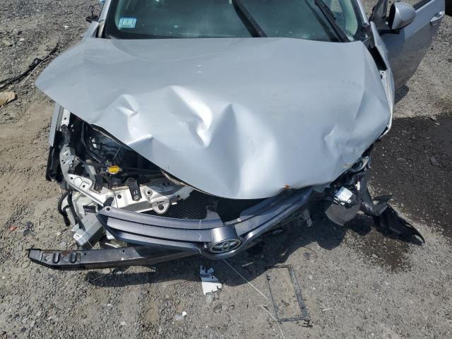 2T1BURHE9FC279691 - 2015 TOYOTA COROLLA L Silber Foto 11