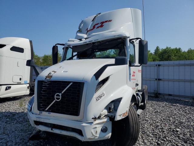 4V4WC9EG2NN606491 - 2022 VOLVO VNR WHITE photo 9