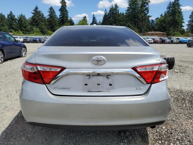 4T1BF1FK6HU646939 - 2017 TOYOTA CAMRY LE SILVER photo 6