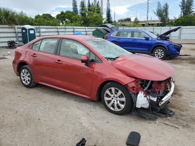 JTDEPRAE2LJ041468 - 2020 TOYOTA COROLLA LE RED photo 4