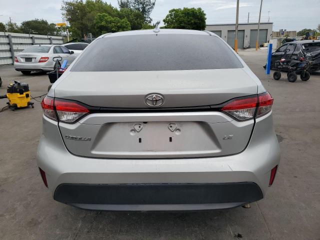5YFEPRAE8LP027134 - 2020 TOYOTA COROLLA LE GRAY photo 6