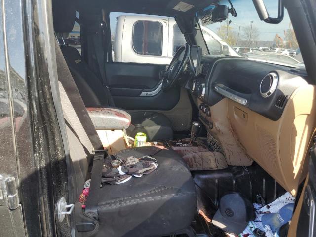 1C4BJWEG3FL530419 - 2015 JEEP WRANGLER U SAHARA BLACK photo 5