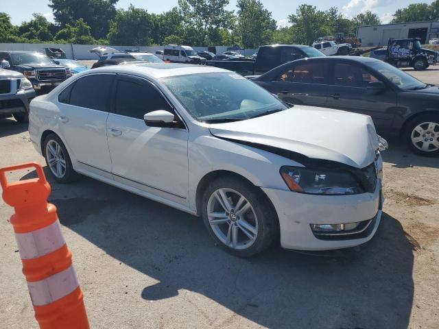 1VWBN7A3XDC007986 - 2013 VOLKSWAGEN PASSAT SE თეთრი ფოტო 4
