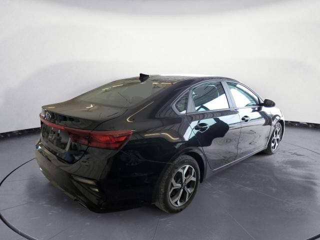 3KPF24AD9ME329404 - 2021 KIA FORTE FE BLACK photo 3