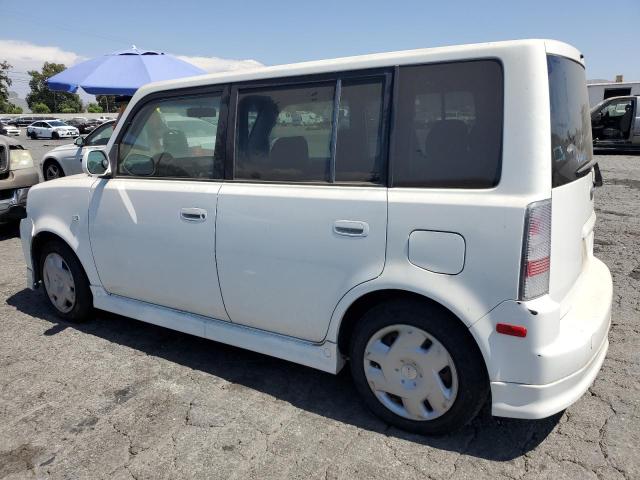 JTLKT324X50182416 - 2005 TOYOTA SCION XB WHITE photo 2