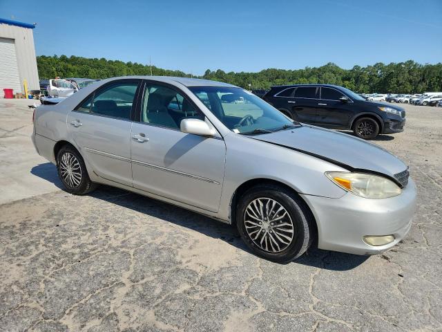 4T1BE32K94U352319 - 2004 TOYOTA CAMRY LE SILVER photo 4