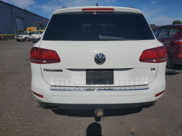 WVGEF9BP0ED007027 - 2014 VOLKSWAGEN TOUAREG V6 WHITE photo 6