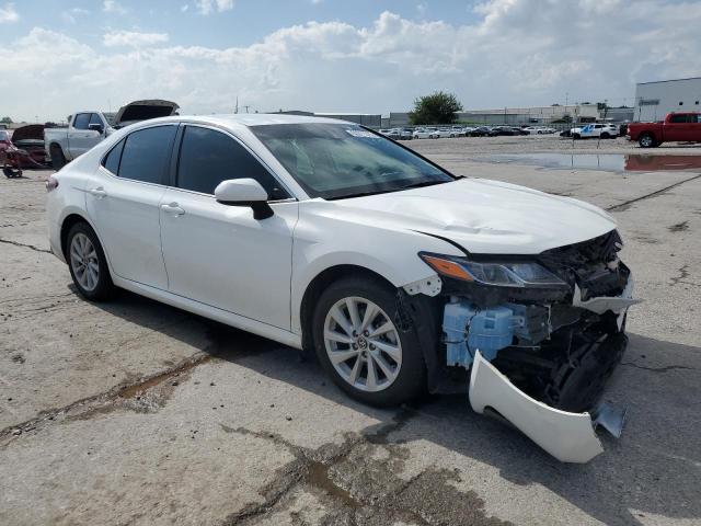 4T1C11AKXNU057964 - 2022 TOYOTA CAMRY LE WHITE photo 4