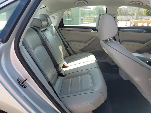 1VWDT7A36HC022196 - 2017 VOLKSWAGEN PASSAT R-LINE Արծաթագույն լուսանկար 10