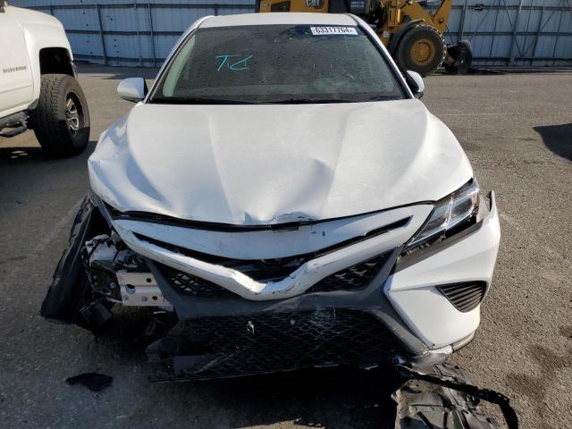 4T1B11HK0KU165605 - 2019 TOYOTA CAMRY L WHITE photo 5