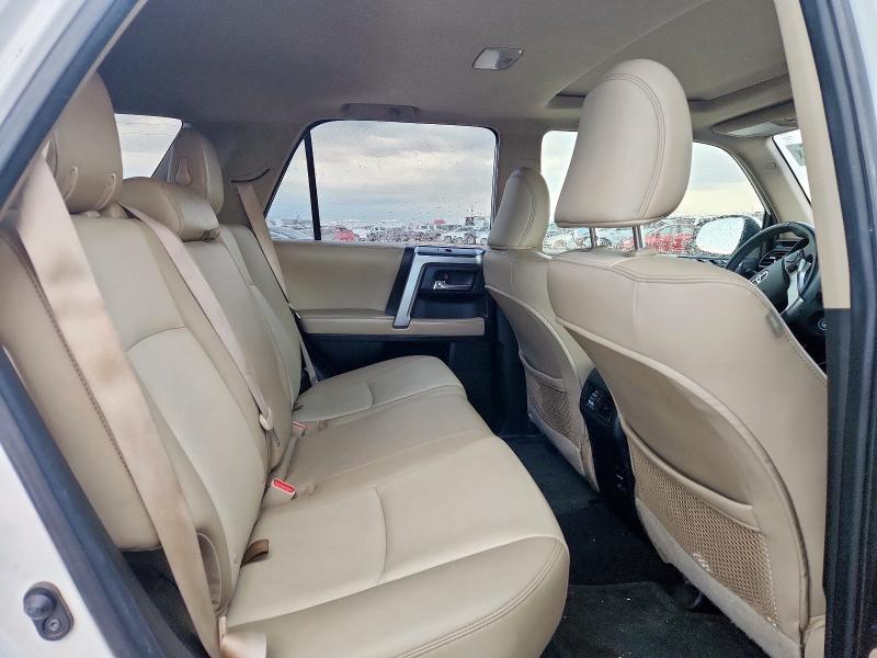 JTEZU5JR2G5117965 - 2016 TOYOTA 4RUNNER SR5 白色 照片 11