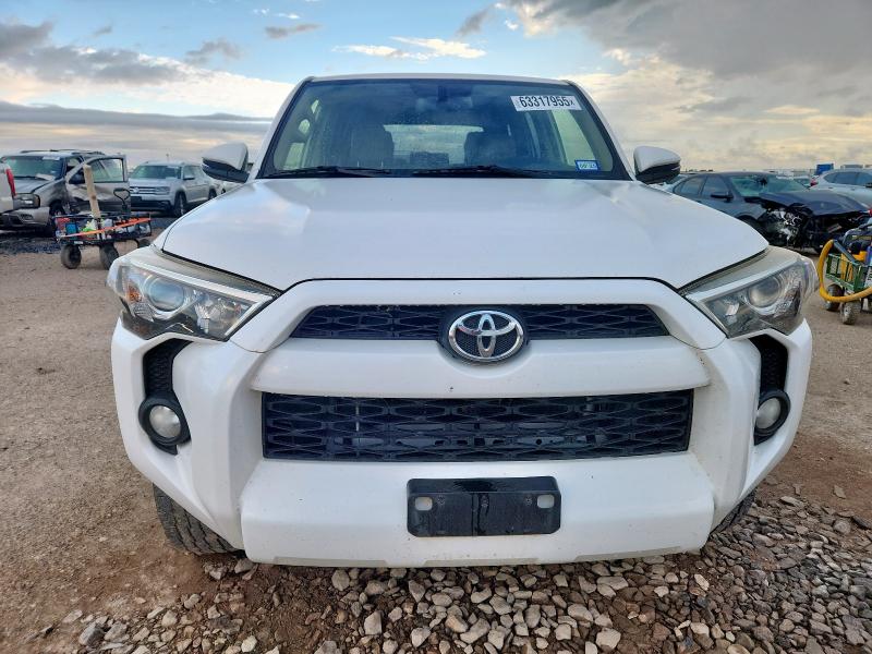 JTEZU5JR2G5117965 - 2016 TOYOTA 4RUNNER SR5 白色 照片 5