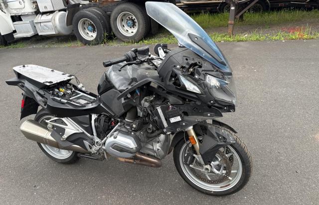 WB10A1306HZ399628 - 2017 BMW R1200 RT GRAY photo 1