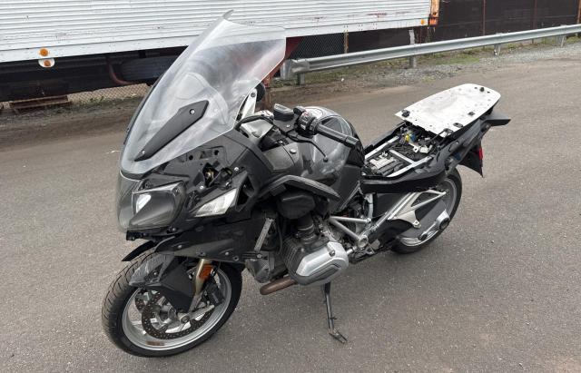 WB10A1306HZ399628 - 2017 BMW R1200 RT GRAY photo 2