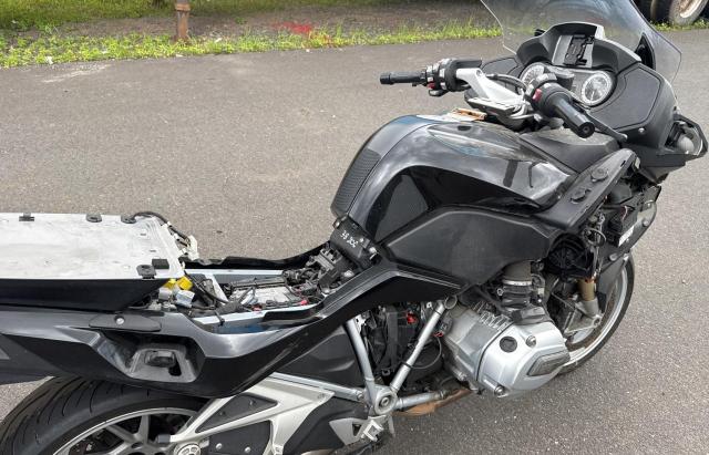 WB10A1306HZ399628 - 2017 BMW R1200 RT GRAY photo 6