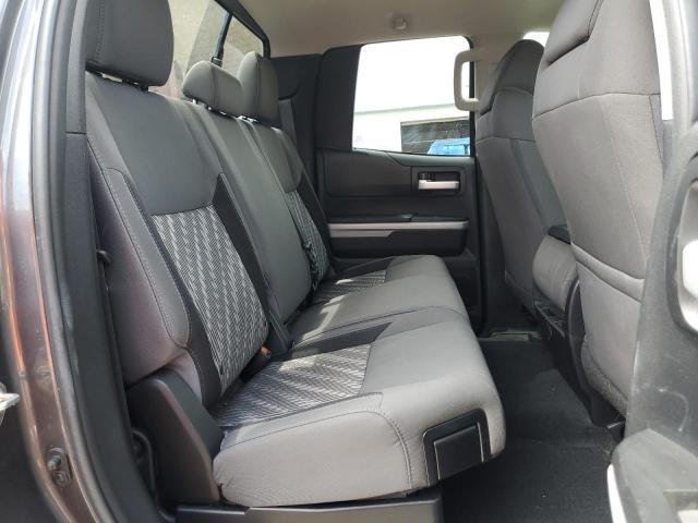 5TFRM5F18JX131257 - 2018 TOYOTA TUNDRA DOUBLE CAB SR/SR5 GRAY photo 10