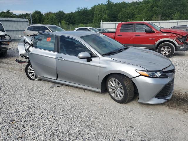 4T1C11AK4LU869323 - 2020 TOYOTA CAMRY LE SILVER photo 4
