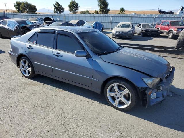 JTHBD192050100046 - 2005 LEXUS IS 300 GRAY photo 4