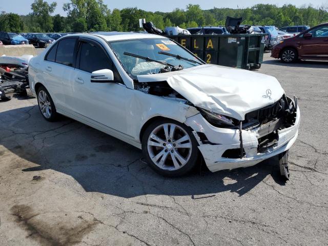 WDDGF8BB3BR169783 - 2011 MERCEDES-BENZ C 300 4MATIC WHITE photo 4