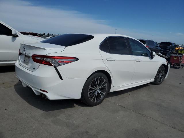 4T1B11HK2JU604799 - 2018 TOYOTA CAMRY L WHITE photo 3