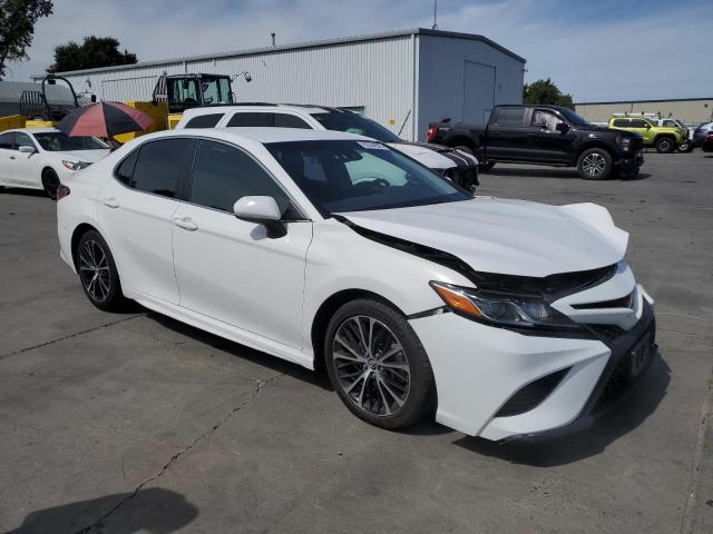 4T1B11HK2JU604799 - 2018 TOYOTA CAMRY L WHITE photo 4