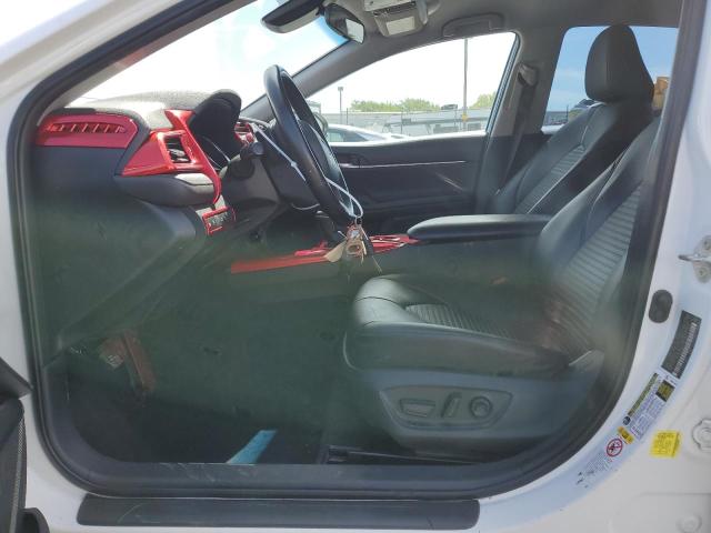 4T1B11HK2JU604799 - 2018 TOYOTA CAMRY L WHITE photo 7