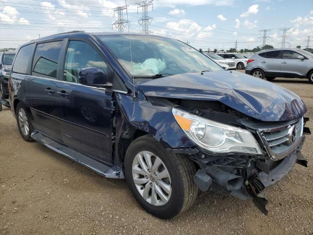 2C4RVABG8DR725107 - 2013 VOLKSWAGEN ROUTAN SE BLUE photo 4