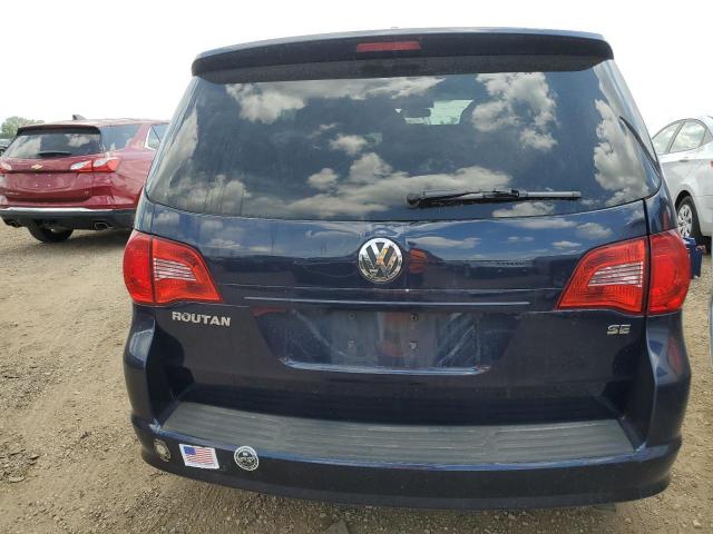 2C4RVABG8DR725107 - 2013 VOLKSWAGEN ROUTAN SE BLUE photo 6