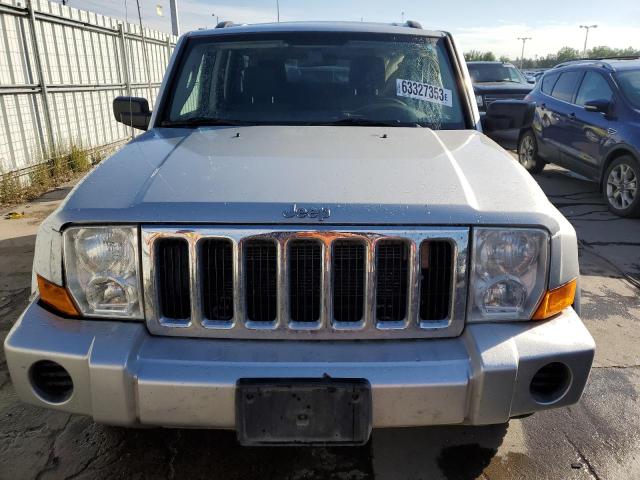 1J8HG48K28C149122 - 2008 JEEP COMMANDER SPORT Silber Foto 5