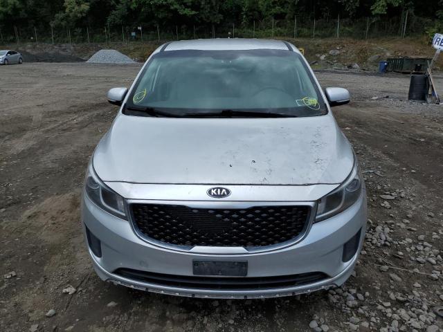 KNDMA5C13G6114162 - 2016 KIA SEDONA L SILVER photo 5