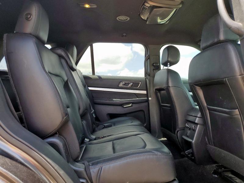 1FM5K7D81HGD52981 - 2017 FORD EXPLORER XLT 银色 照片 11